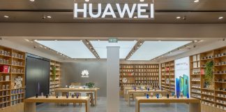 Donald Trump extinde restricțiile împotriva Huawei cu încă un an