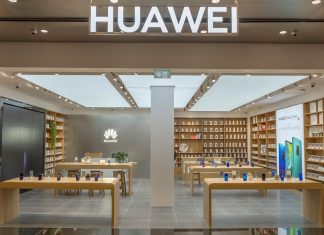 Donald Trump extinde restricțiile împotriva Huawei cu încă un an