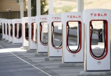 Vești bune pentru proprietarii de mașini electrice Tesla! Supercharger vine în România în 2021