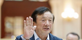 Fondatorul Huawei sugerează că producătorul ar trebui să se axeze mai mult pe software