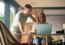 Acer lansează cel mai ușor laptop cu ecran OLED de 16 inci din lume