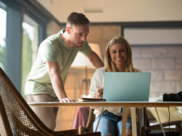 Acer lansează cel mai ușor laptop cu ecran OLED de 16 inci din lume