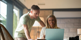 Acer lansează cel mai ușor laptop cu ecran OLED de 16 inci din lume