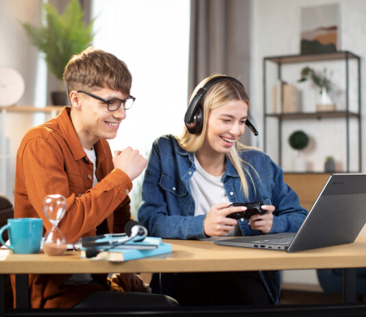 Acer lansează primul său Chromebook de gaming, Acer Chromebook 516 GE