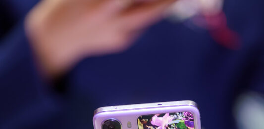 Primul pliabil OPPO, Find N2 Flip, este disponibil oficial în România