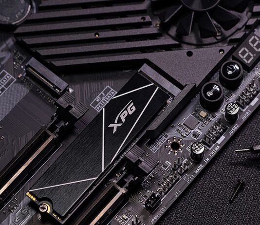 Ca o sabie de samurai: SSD de mare viteză XPG GAMMIX S70 BLADE