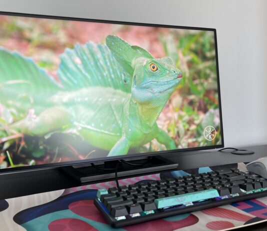 O privire detaliată asupra monitorului Philips 27B1U7903: Quantum Dot și Mini LED în lumina reflectoarelor