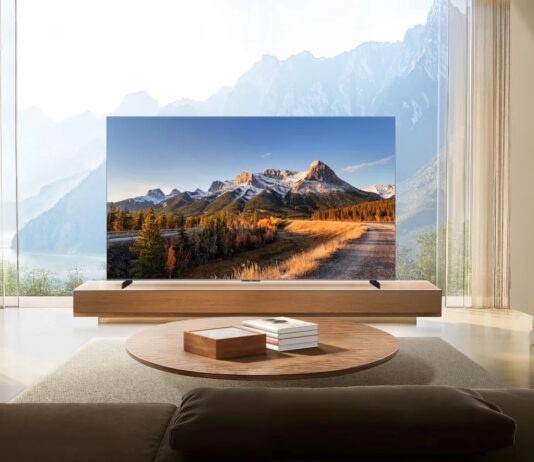 TCL C8K este disponibil în România: performanță QD-Mini LED pentru experiențe cinematografice și de gaming