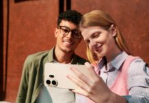 Smartphone-ul Android TCL NXTPAPER 70 Pro oferă confort vizual pe tot parcursul zilei