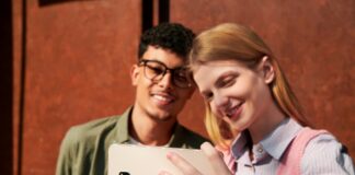 Smartphone-ul Android TCL NXTPAPER 70 Pro oferă confort vizual pe tot parcursul zilei